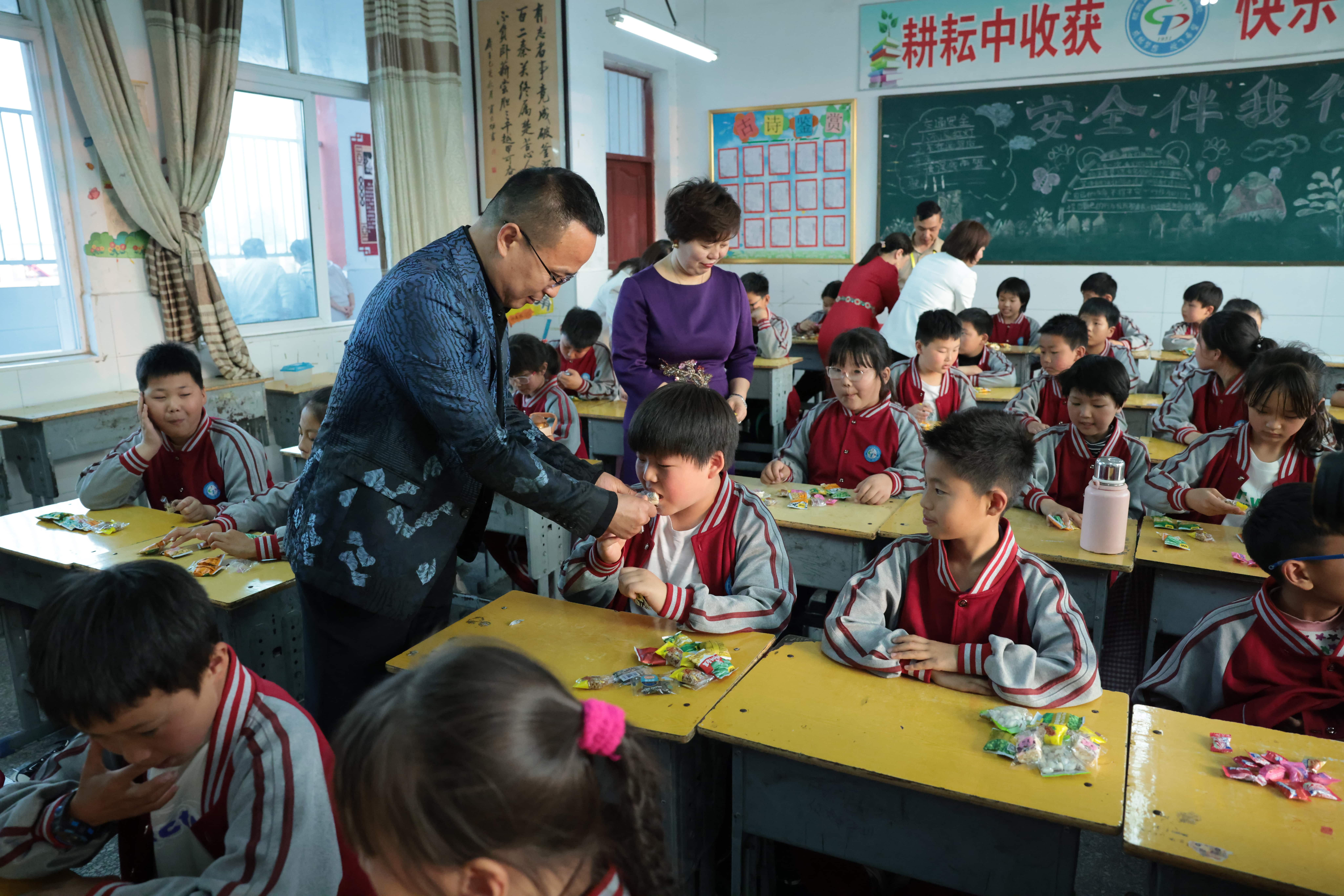 在爱意的“双向奔赴”中丨第249所好博在线（中国）唯一官方网站公益学校揭牌