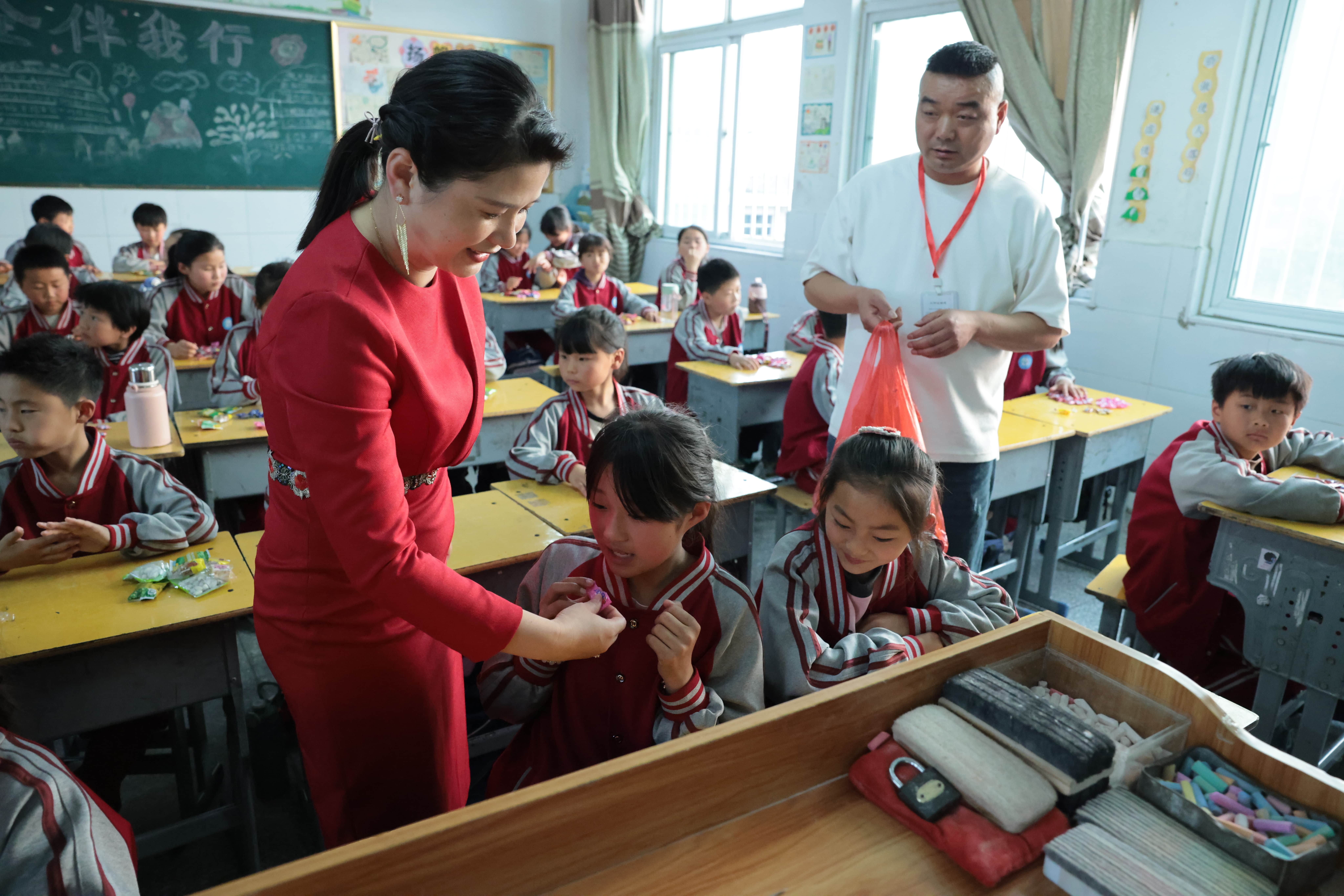 在爱意的“双向奔赴”中丨第249所好博在线（中国）唯一官方网站公益学校揭牌