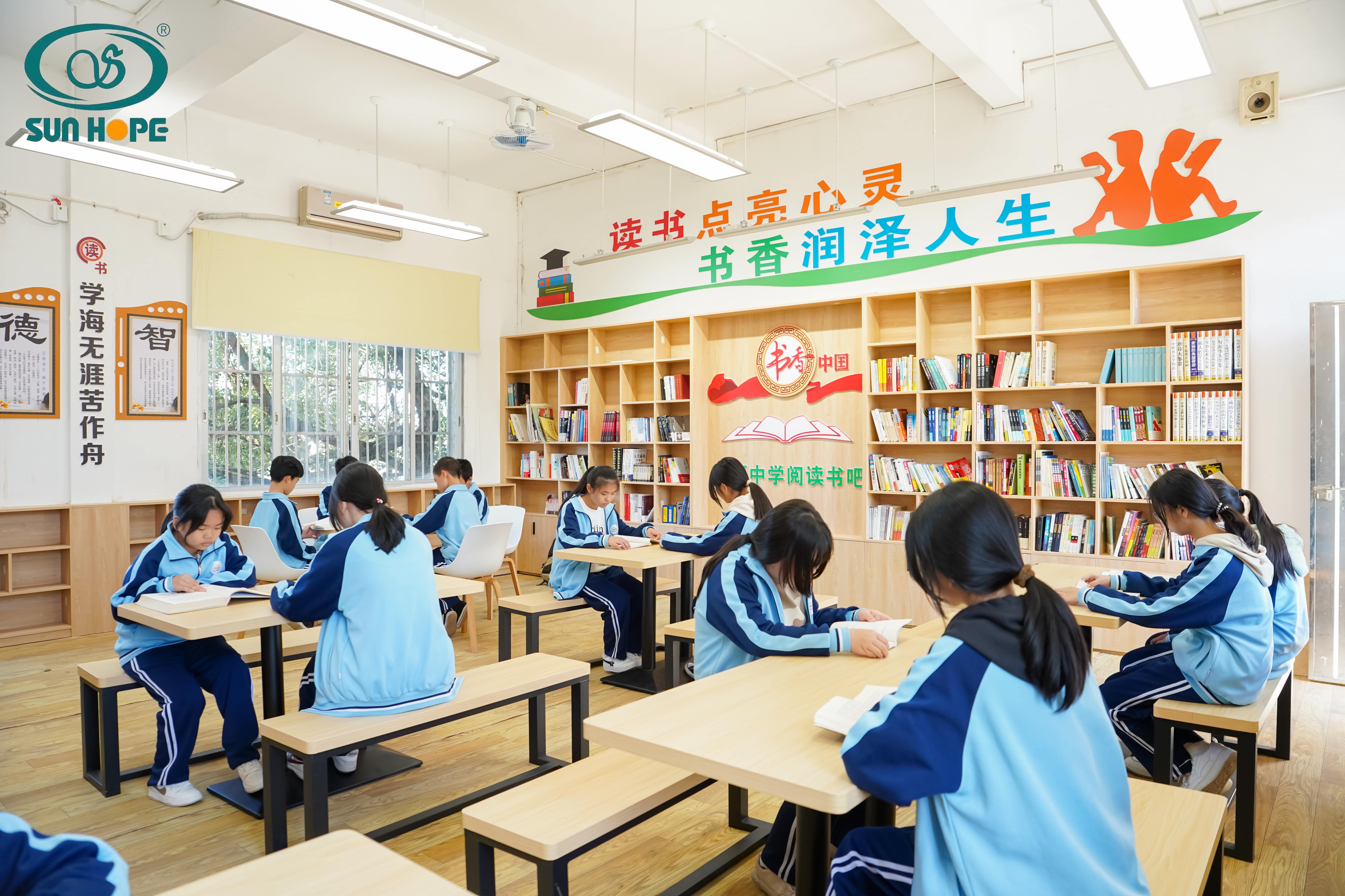 天津高校大学生记者走进好博在线（中国）唯一官方网站公益小学开展“书香悦读，筑梦成长”活动